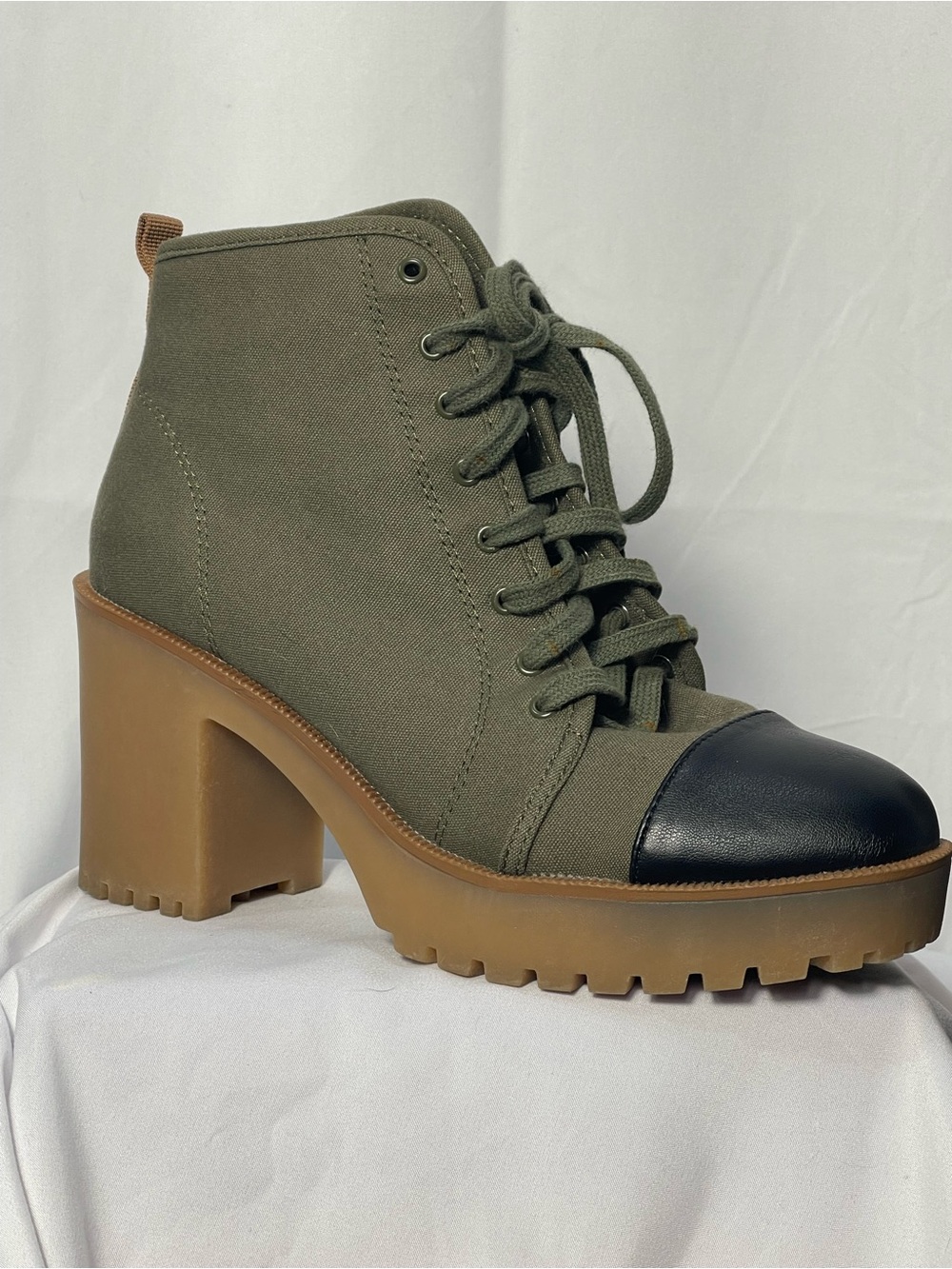 Chinese Laundry Olive Lace-Up Block Heel Boots w/Black Cap. Sz 8 military vibes - Picture 2 of 7